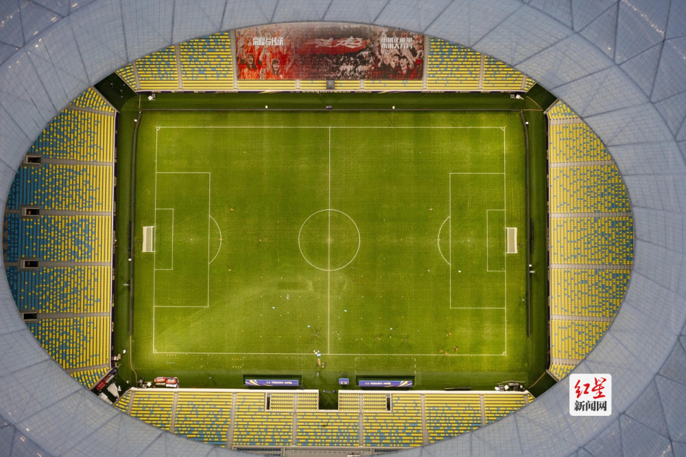 足球场上女性选手的对抗看点引人入胜的简单介绍