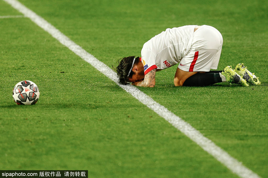 包含多特蒙德今日表现抢眼，哈兰德整场无解，教练赛后亲自拥抱的词条