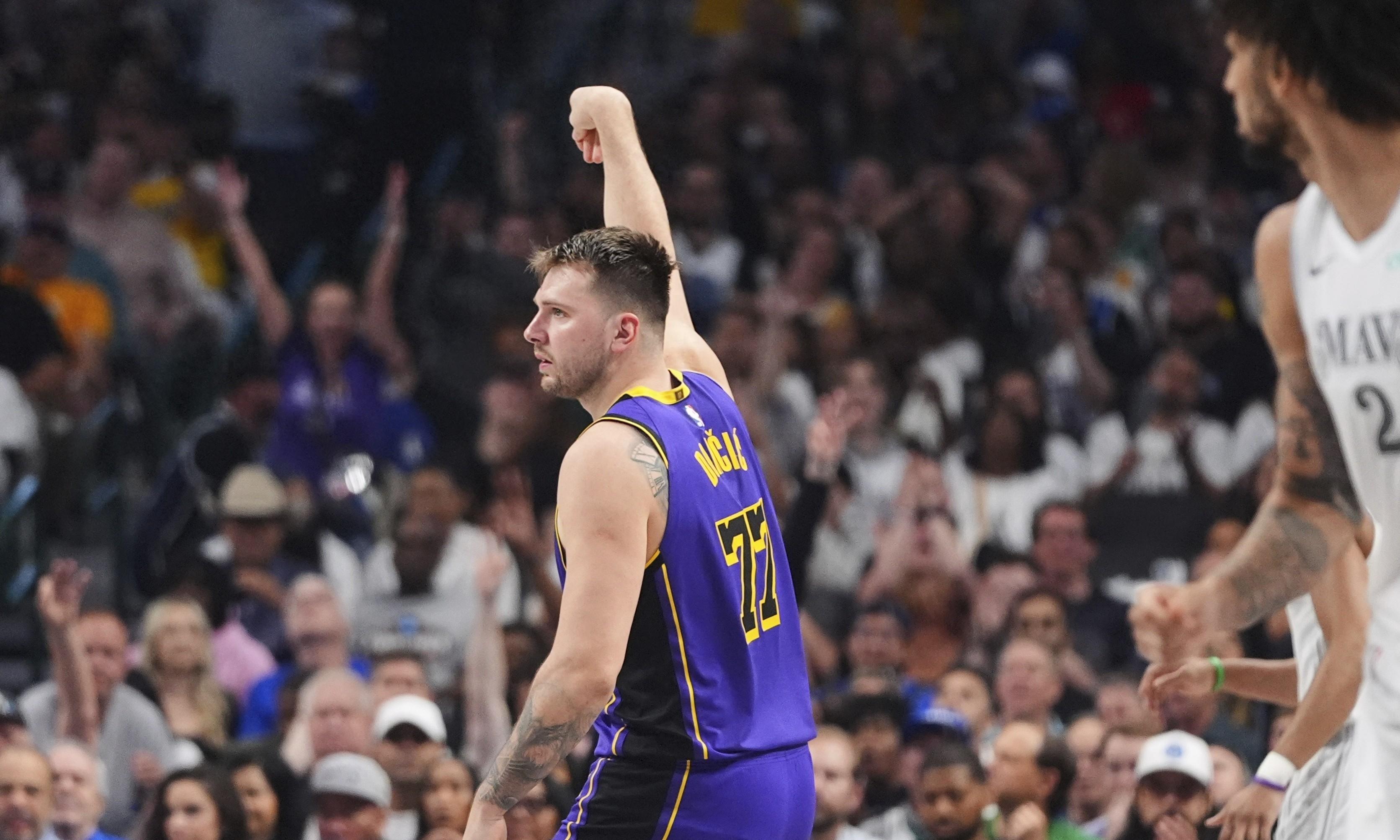  东契奇回归赛场，挺进下一轮首场状态亮眼，SKT观众沸腾！